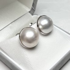 画像3: マベ真珠 パールイヤリング ホワイト 15-16ｍｍ 半円 K14WG SV925 直結 (3)