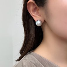 画像5: マベ真珠 パールピアス ホワイト 15-16.5ｍｍ 半円 SV925  (5)