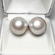 画像2: ≪訳あり特価≫≪1点もの≫マベ真珠 パールイヤリング ホワイト 16-16.5ｍｍ 半円 SV925  (2)
