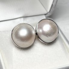 画像3: ≪訳あり特価≫≪1点もの≫マベ真珠 パールイヤリング ホワイト 16-16.5ｍｍ 半円 SV925  (3)