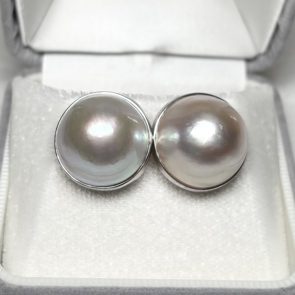 画像2: マベ真珠 パールピアス ホワイト 15-16.5ｍｍ 半円 SV925  (2)