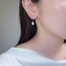画像3: アコヤ真珠 フックパールピアス イヤリング ドロップ 雫型 7.5-8mm×9-11mm ナチュラルグレー 無調色 K18YG (3)