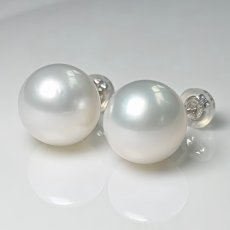 画像2: 1点物 白蝶真珠 パールピアス 11mm ホワイト ラウンド K14WG 直結ピアス スタッドピアス GIA宝石鑑定士保証書付き (2)