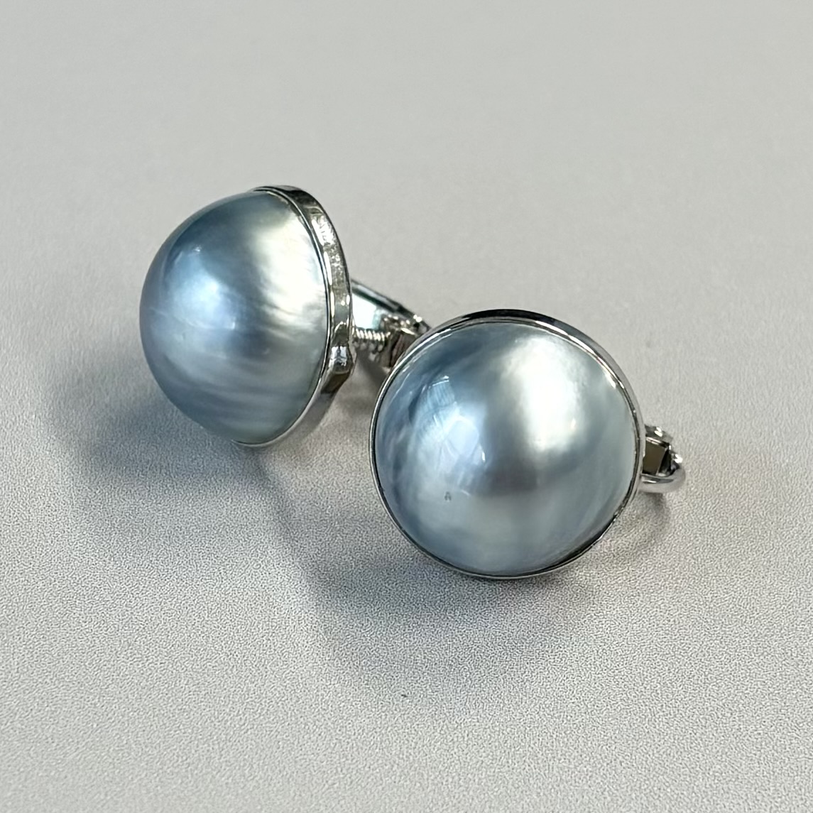 マベ真珠 パールイヤリング グレー 無調色 16-17.5mm 半円 シルバー  
