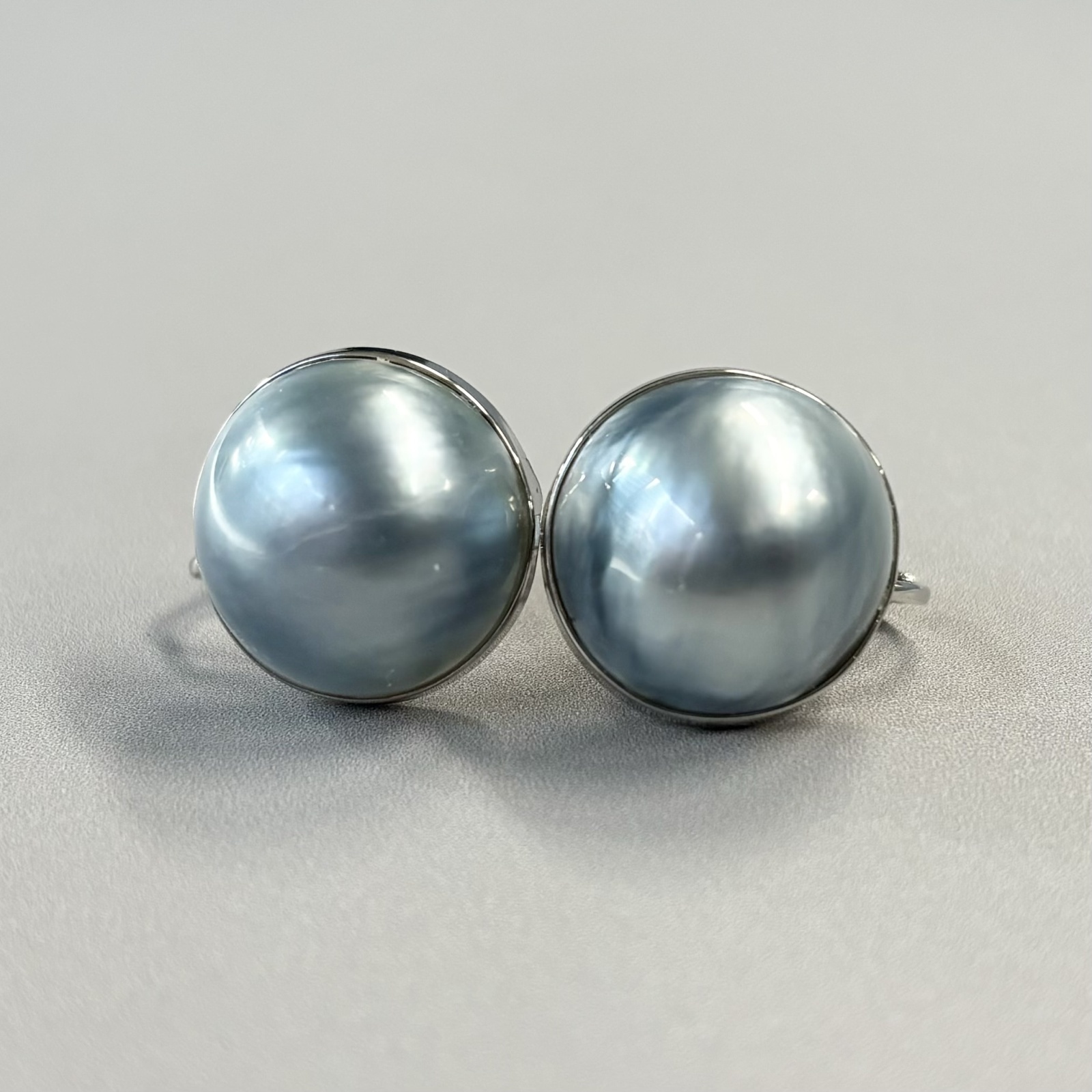 マベ真珠 パールイヤリング グレー 無調色 16-17.5mm 半円 シルバー  