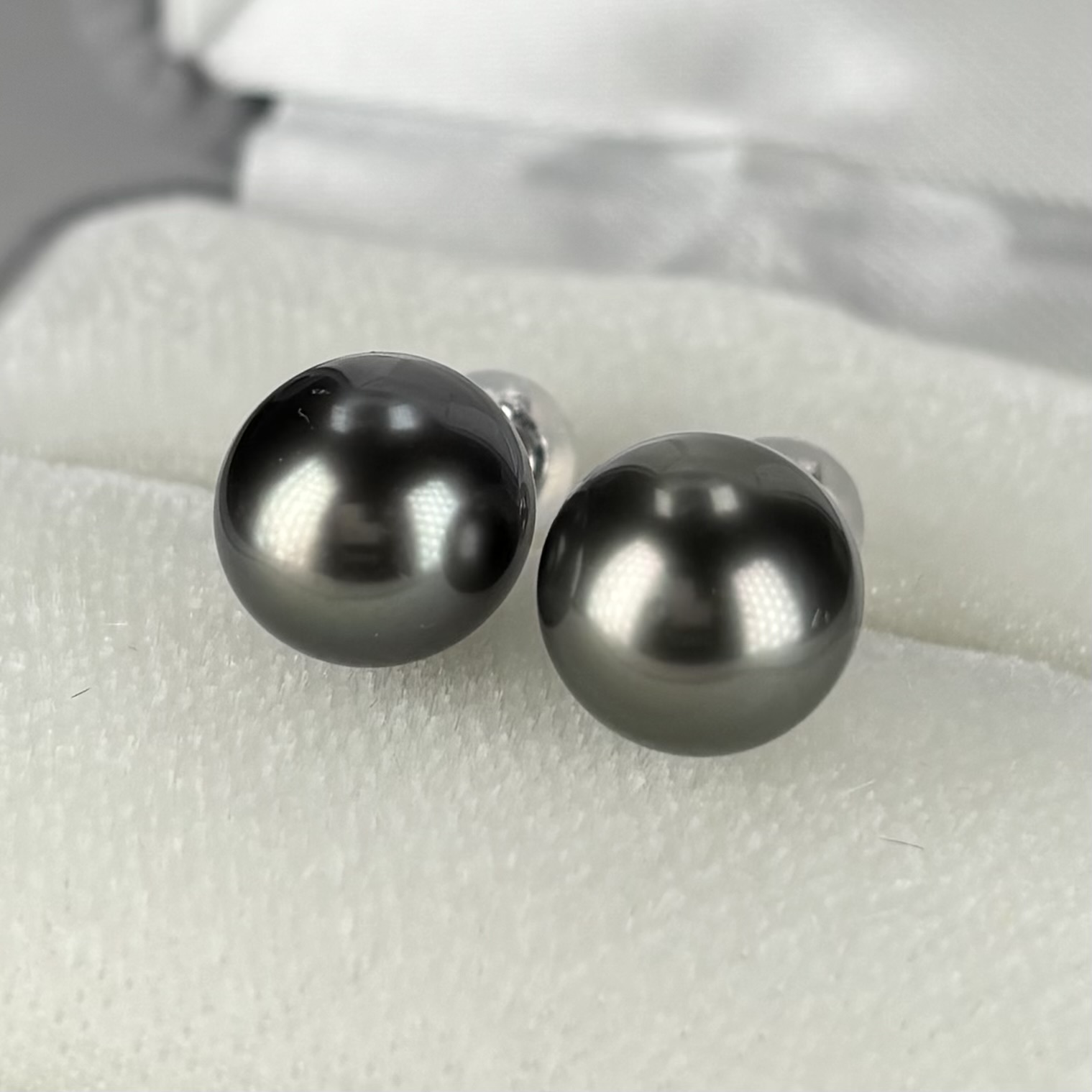 黒蝶真珠 パールピアス 9.5-10mm グリーン〜ブラック セミ