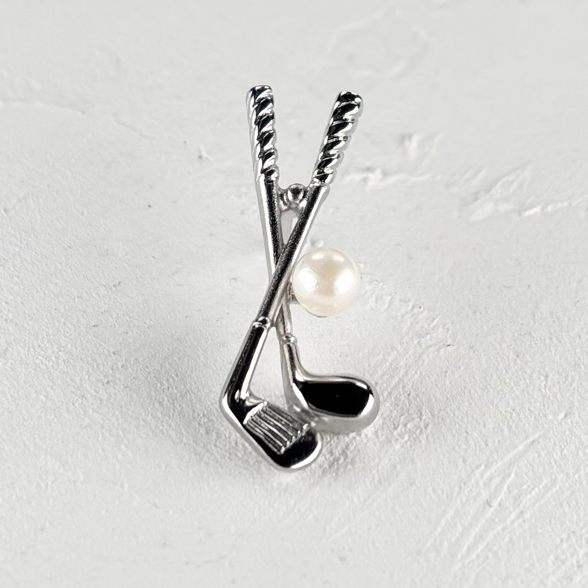 画像1: アコヤ本真珠 ピンブローチ ゴルフクラブモチーフ 4.5-5mm ホワイト ラウンド ブラス  (1)